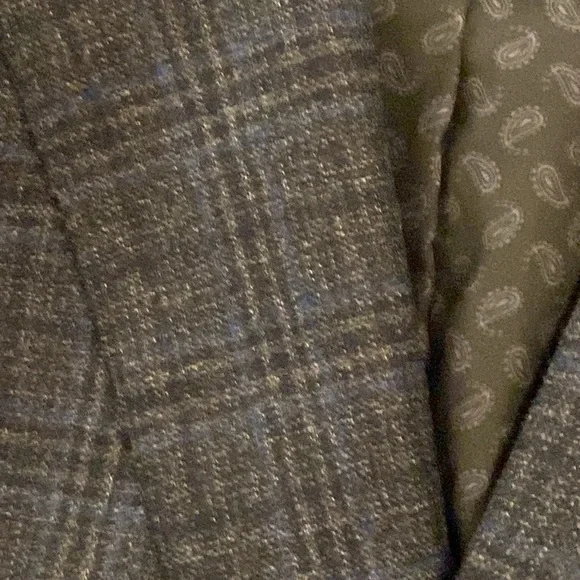 100% wool men’s wharehouse Joseph Abboud sports coat. Beautiful plaid detail.